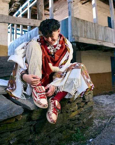 Gully-labs-Buransh-Red-kicks-and-beaters